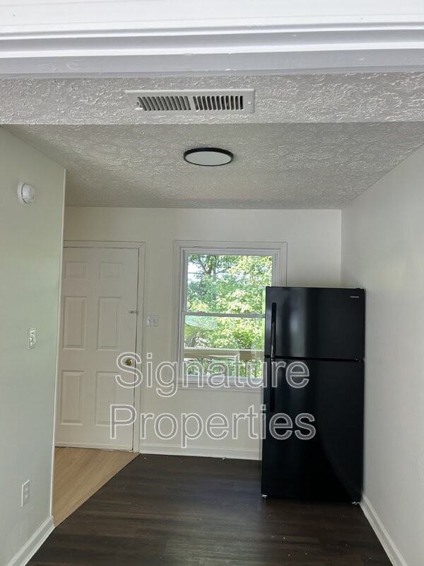 1055 Rives Rd #12 - Photo 5 of 14