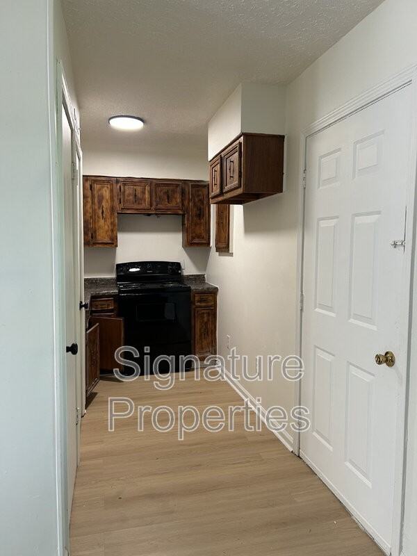 1055 Rives Rd #12 - Photo 6 of 14