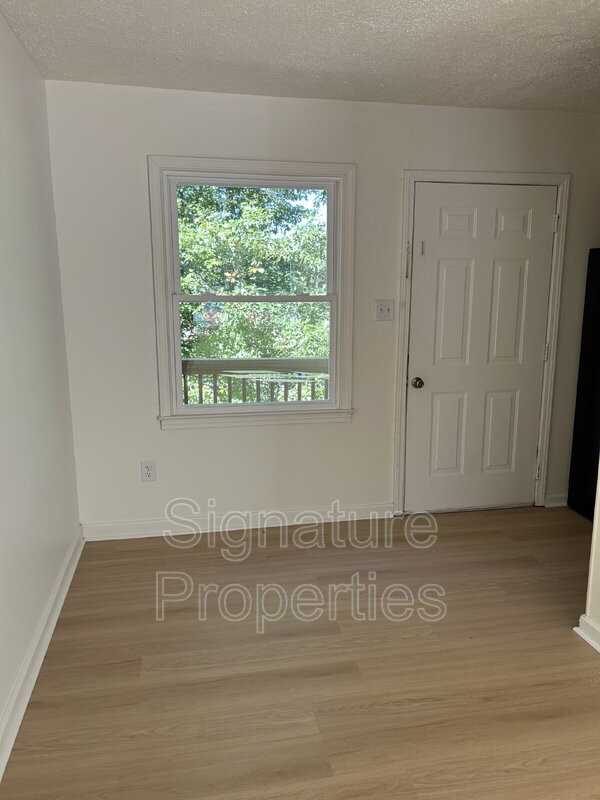 1055 Rives Rd #13 - Photo 5 of 13