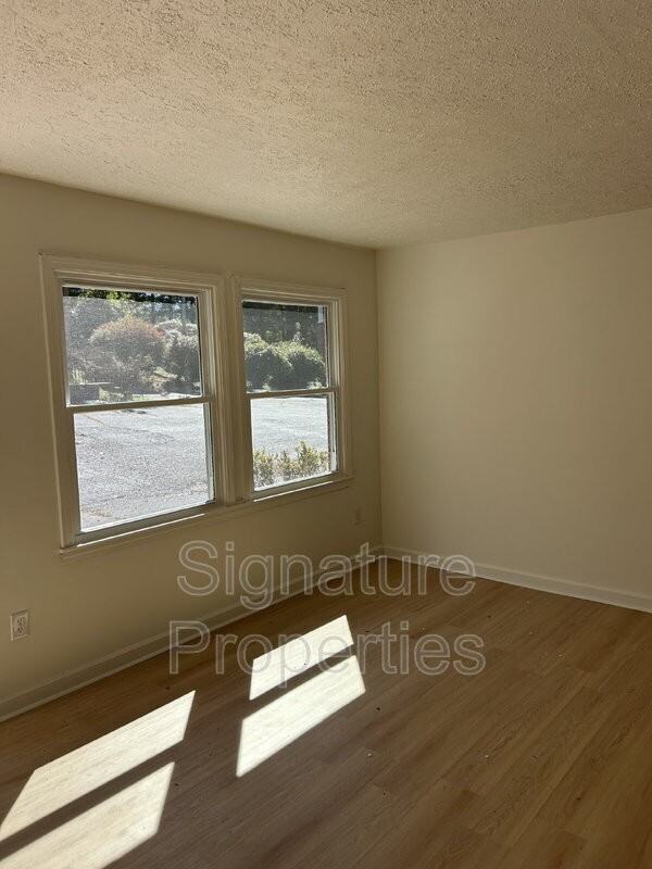 1055 Rives Rd #13 - Photo 7 of 13