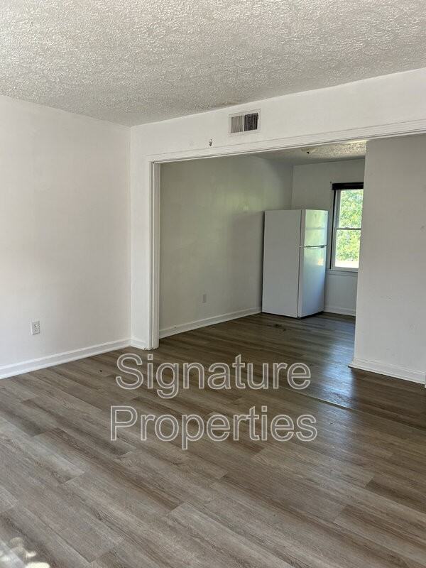 1055 Rives Rd #16 - Photo 3 of 12