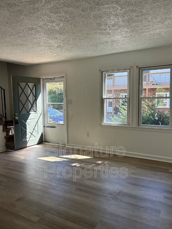1055 Rives Rd #16 - Photo 4 of 12