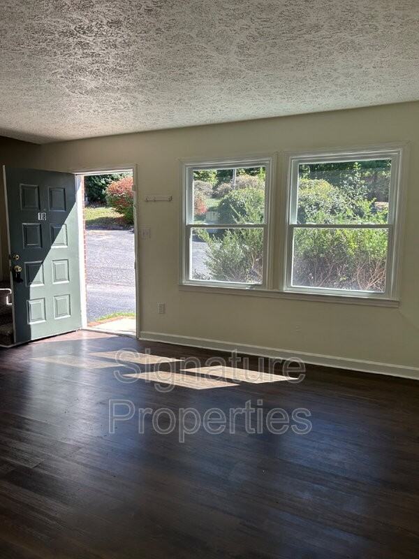 1055 Rives Rd #18 - Photo 4 of 15