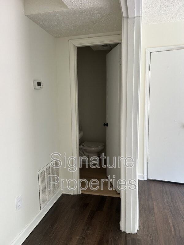 1055 Rives Rd #18 - Photo 5 of 15