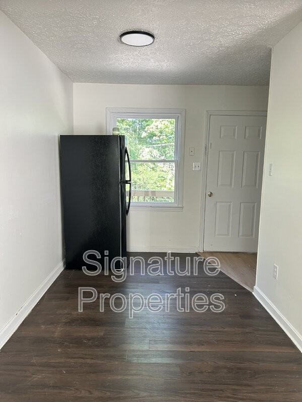 1055 Rives Rd #18 - Photo 6 of 15