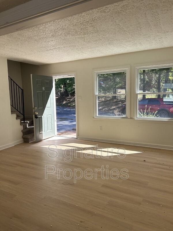 1055 Rives Rd #3 - Photo 4 of 15