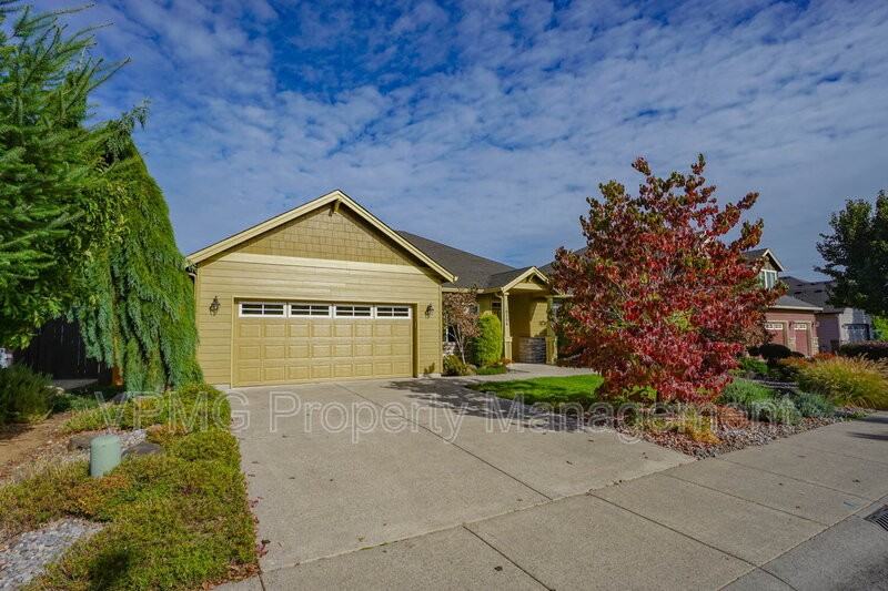 10206 Ne 102nd St - Photo 2 of 46