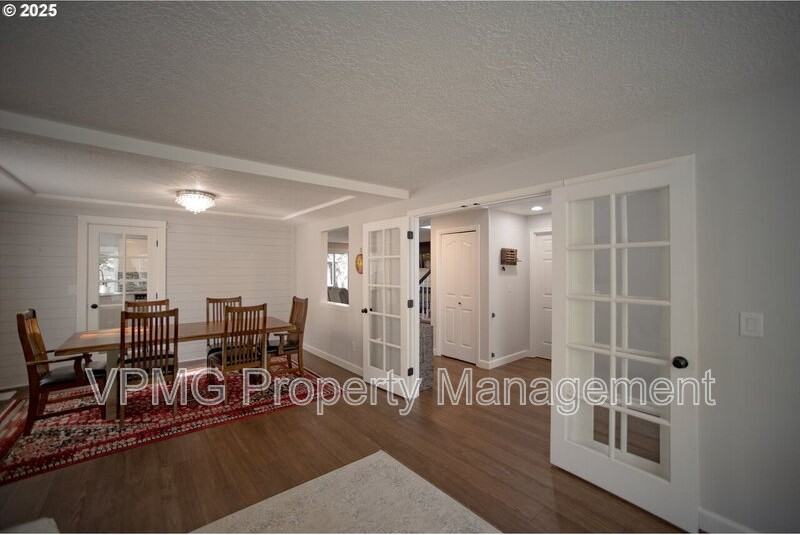 16802 Se 32nd St - Photo 5 of 41