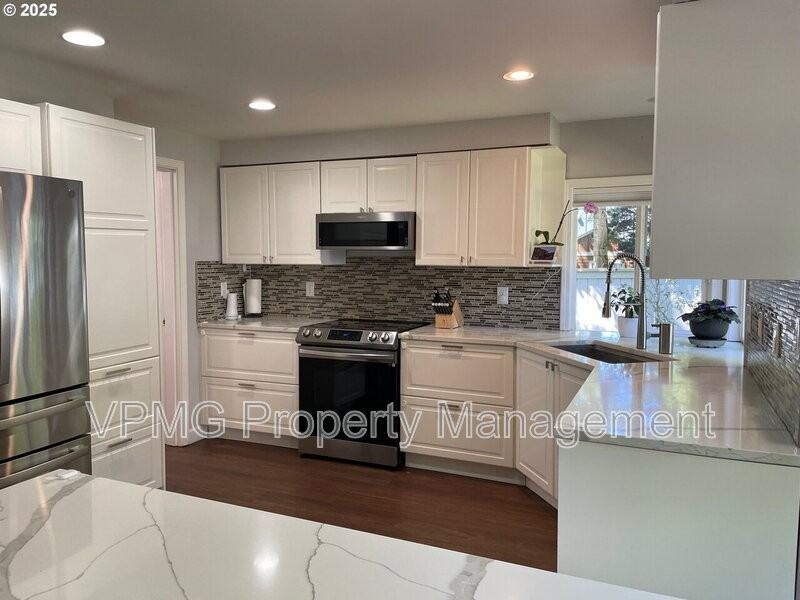16802 Se 32nd St - Photo 7 of 41
