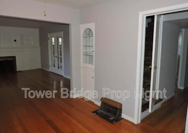 4424 T St - Photo 4 of 17