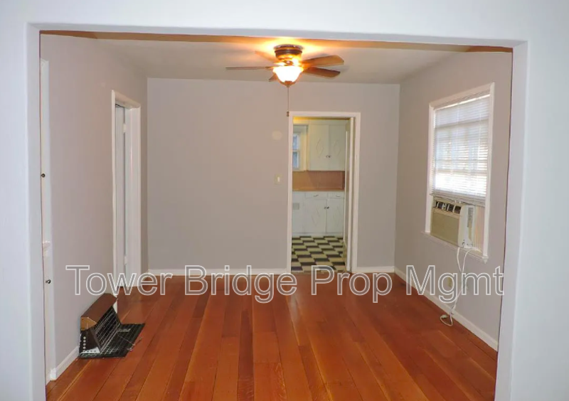 4424 T St - Photo 5 of 17
