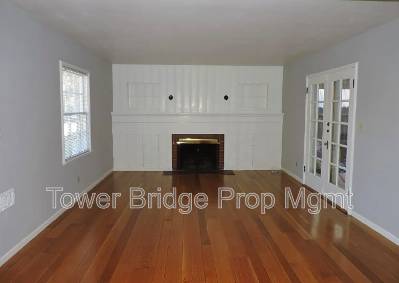 4424 T St - Photo 6 of 17