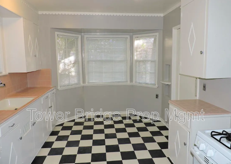 4424 T St - Photo 7 of 17