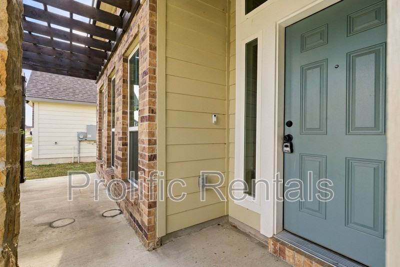 6402 Golden Gate Dr - Photo 7 of 29
