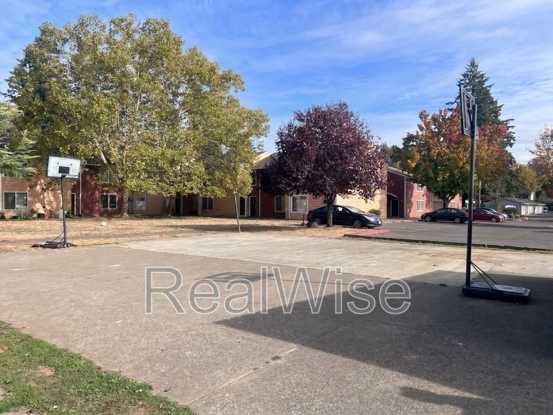 2467 Se 135th Ave - Photo 3 of 22