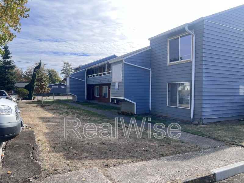 2413 Se 135th Ave - Photo 6 of 17