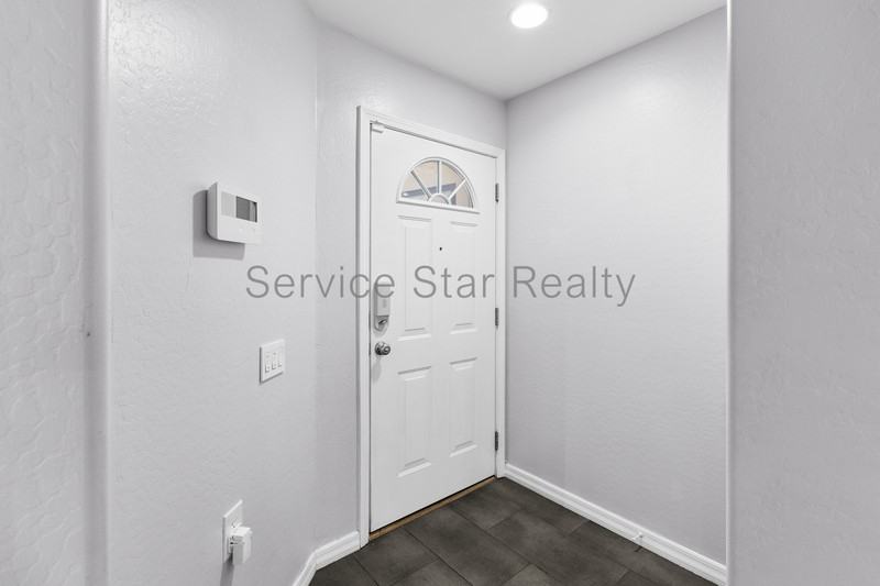 15649 N 29th Pl - Photo 4 of 23