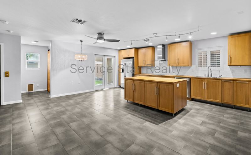15649 N 29th Pl - Photo 5 of 23