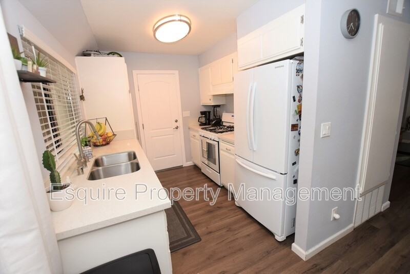 1127 Ibex Sq - Photo 4 of 20