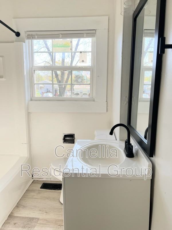5617 Avenue Q - Photo 7 of 9