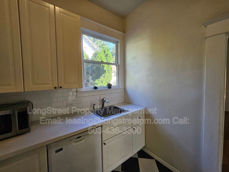 2535 Se Monroe St #A - Photo 7 of 28