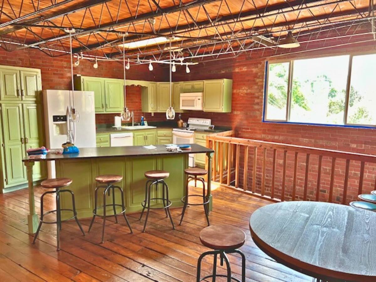 1405 Main St #1 - Photo 7 of 20