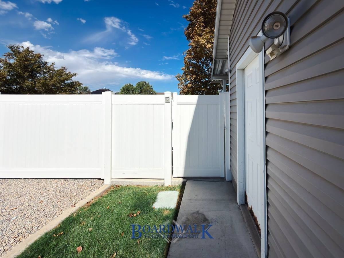 3068 W Elmwood Dr - Photo 5 of 20