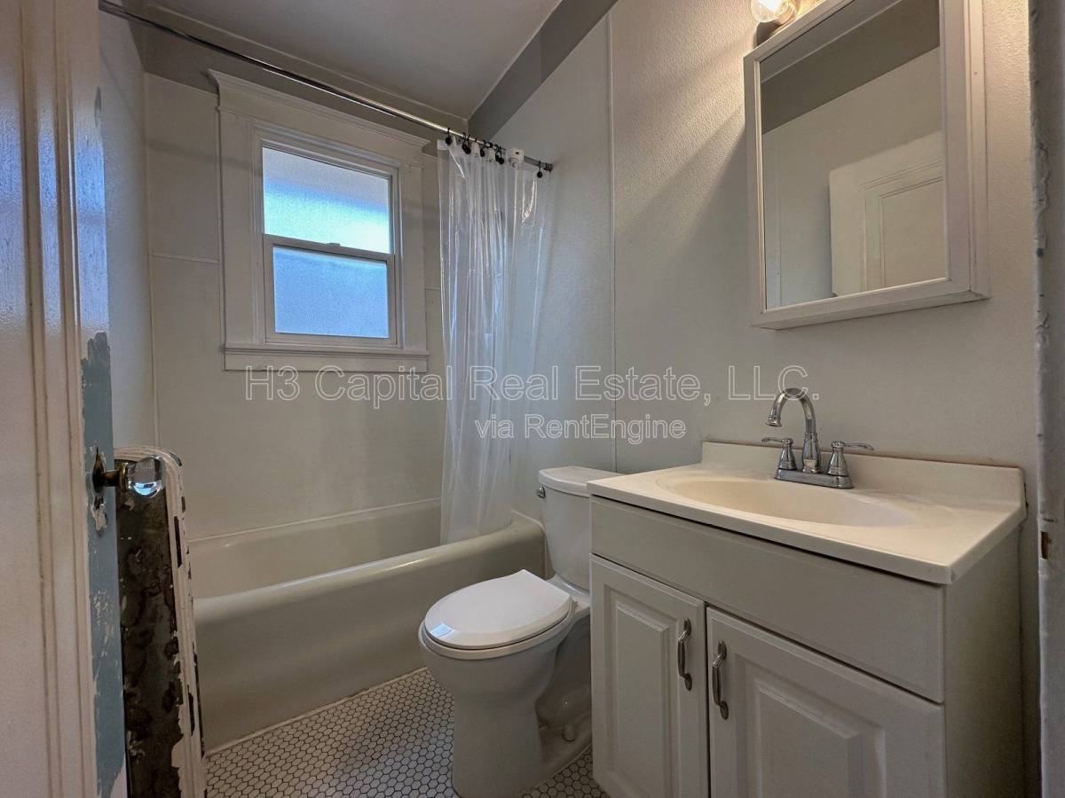 6715 Bartmer Ave #2 - Photo 4 of 9