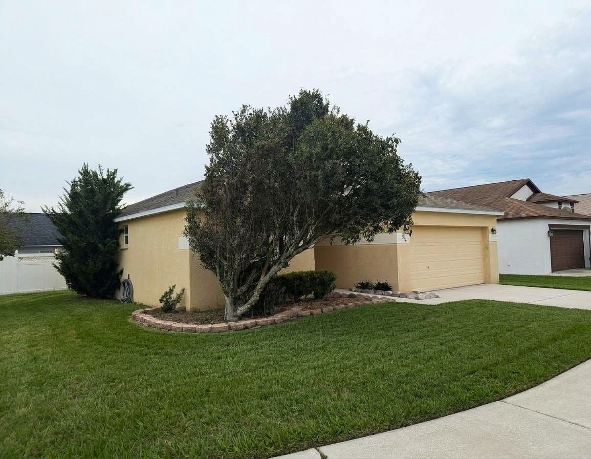 913 Stallion Way - Photo 2 of 19