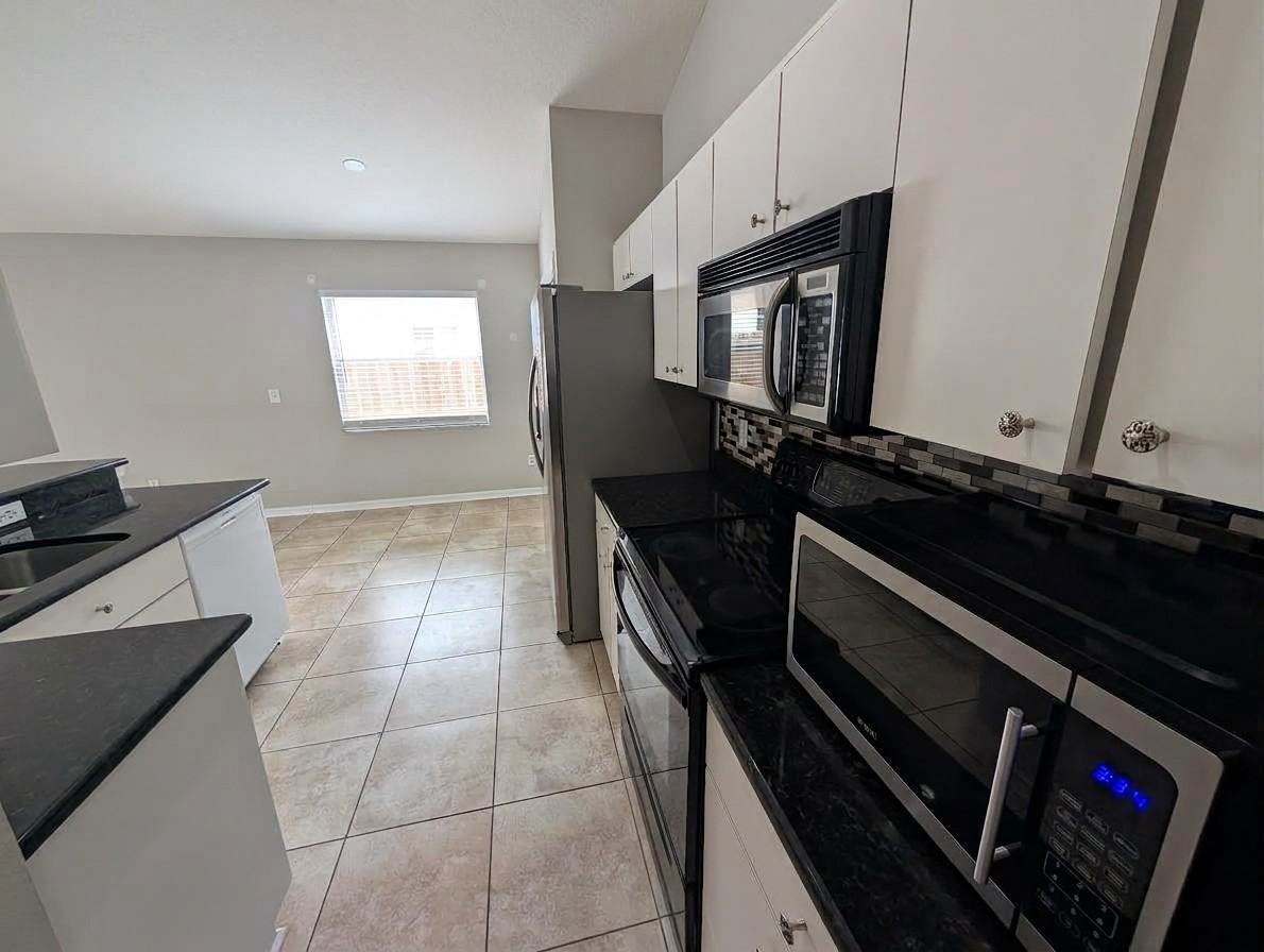 913 Stallion Way - Photo 3 of 19