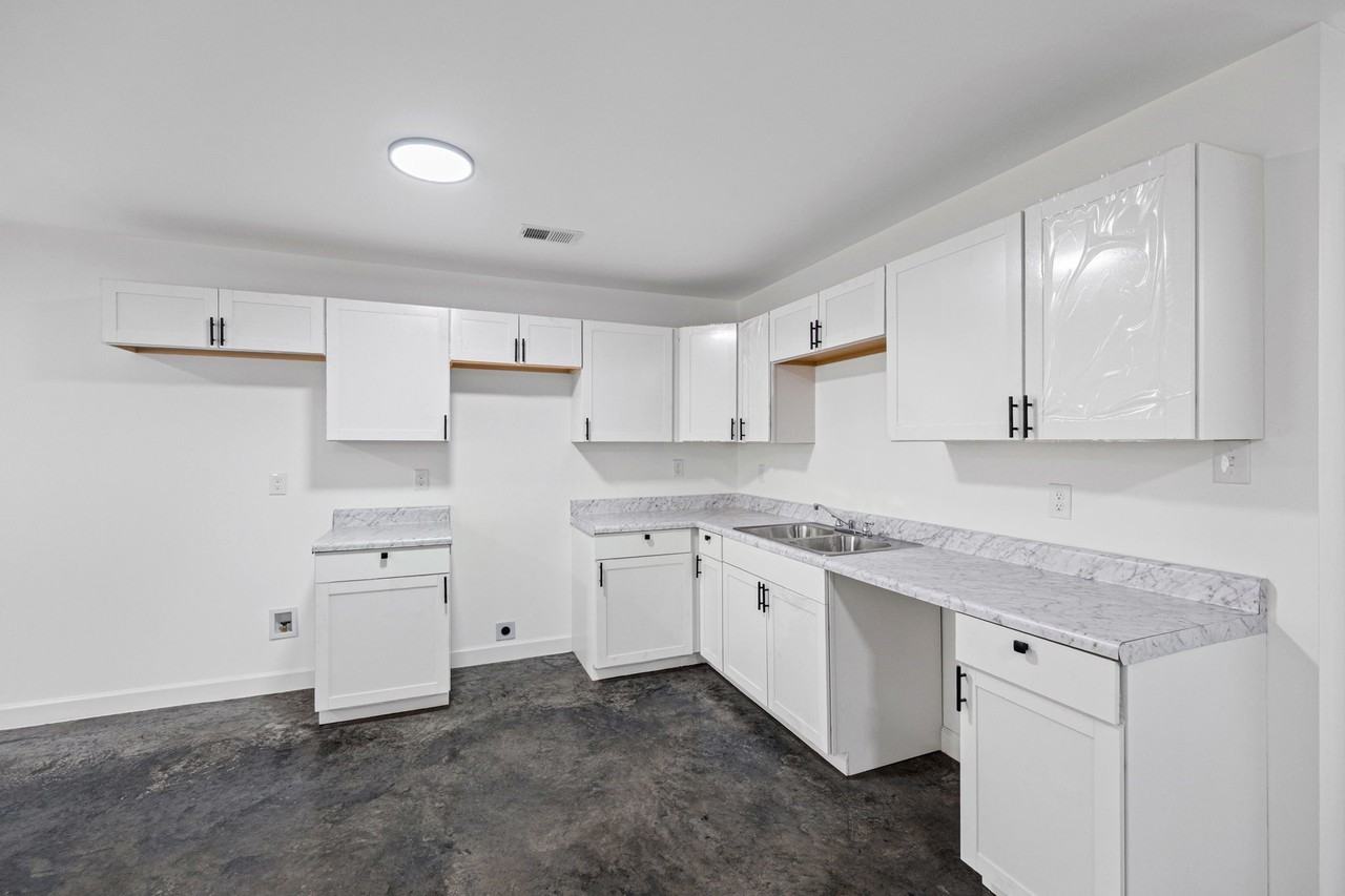 778 Hanley St - Photo 6 of 16