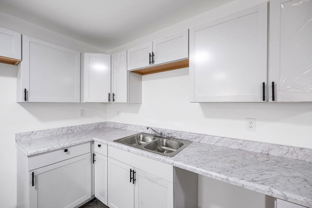 778 Hanley St - Photo 7 of 16