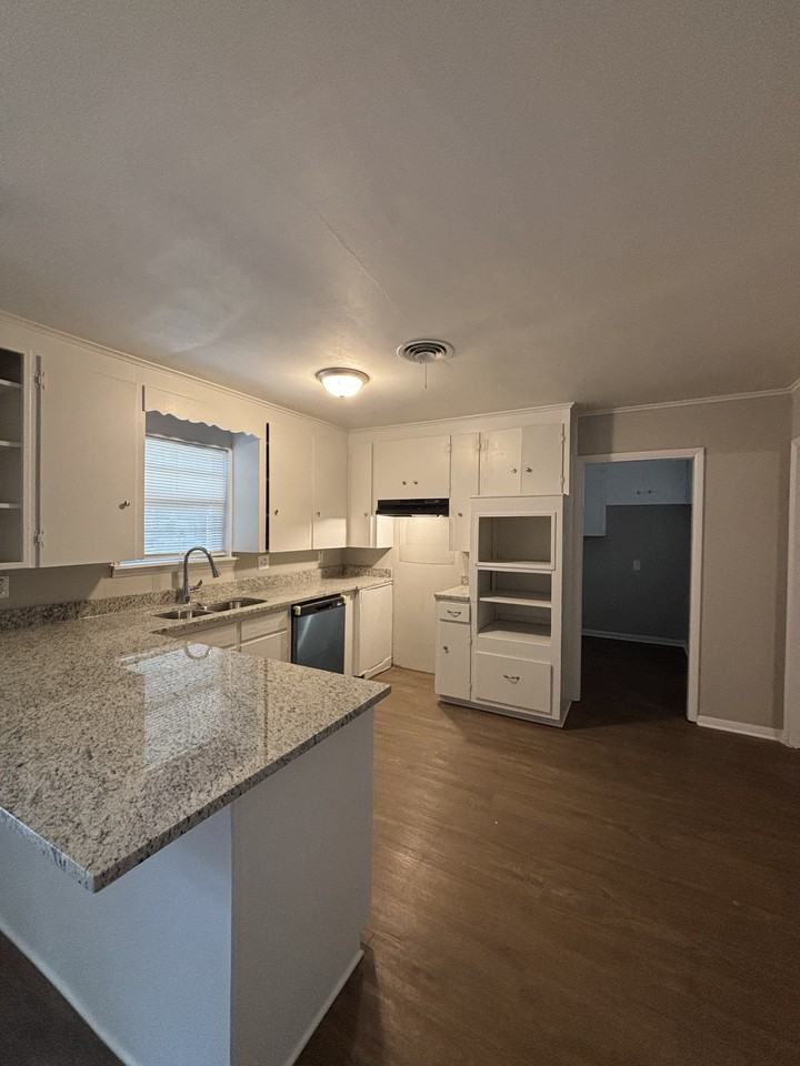 8 Diana Dr - Photo 2 of 18