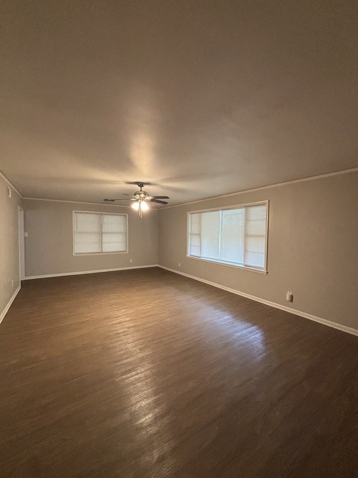 8 Diana Dr - Photo 3 of 18