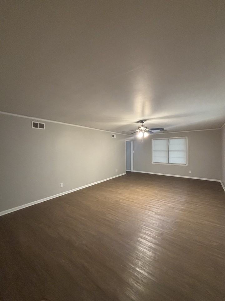 8 Diana Dr - Photo 4 of 18