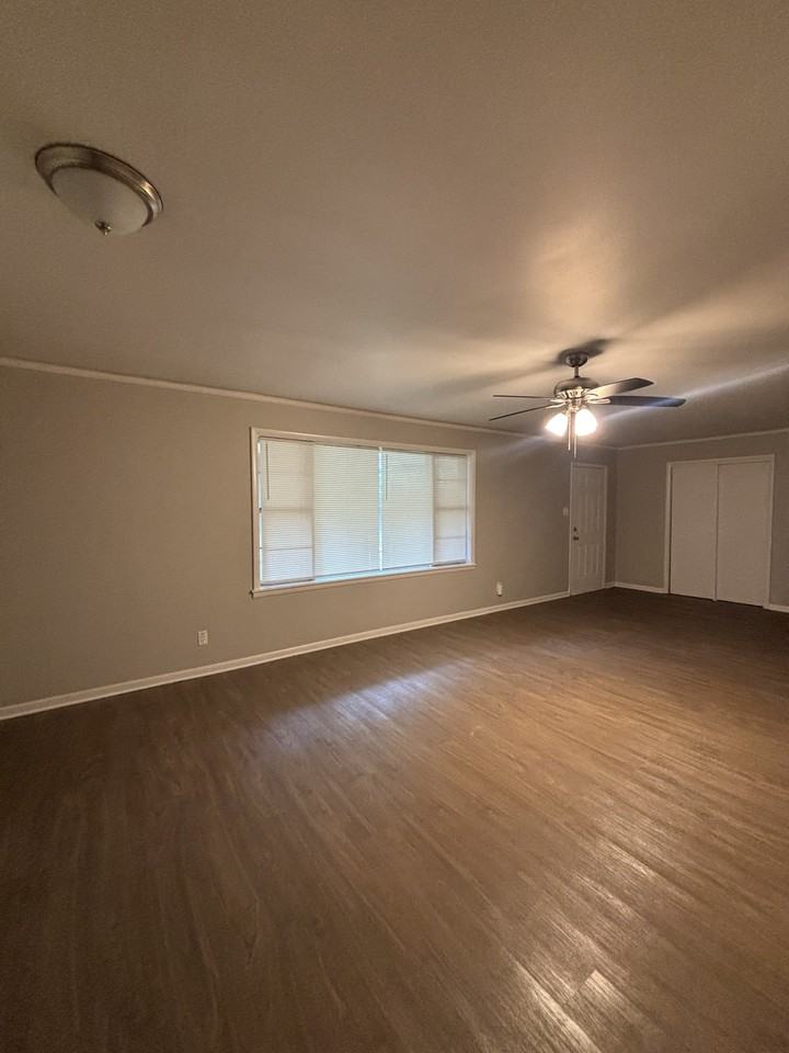 8 Diana Dr - Photo 5 of 18