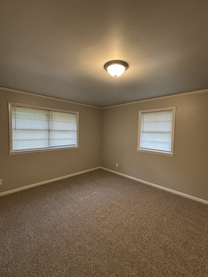 8 Diana Dr - Photo 6 of 18