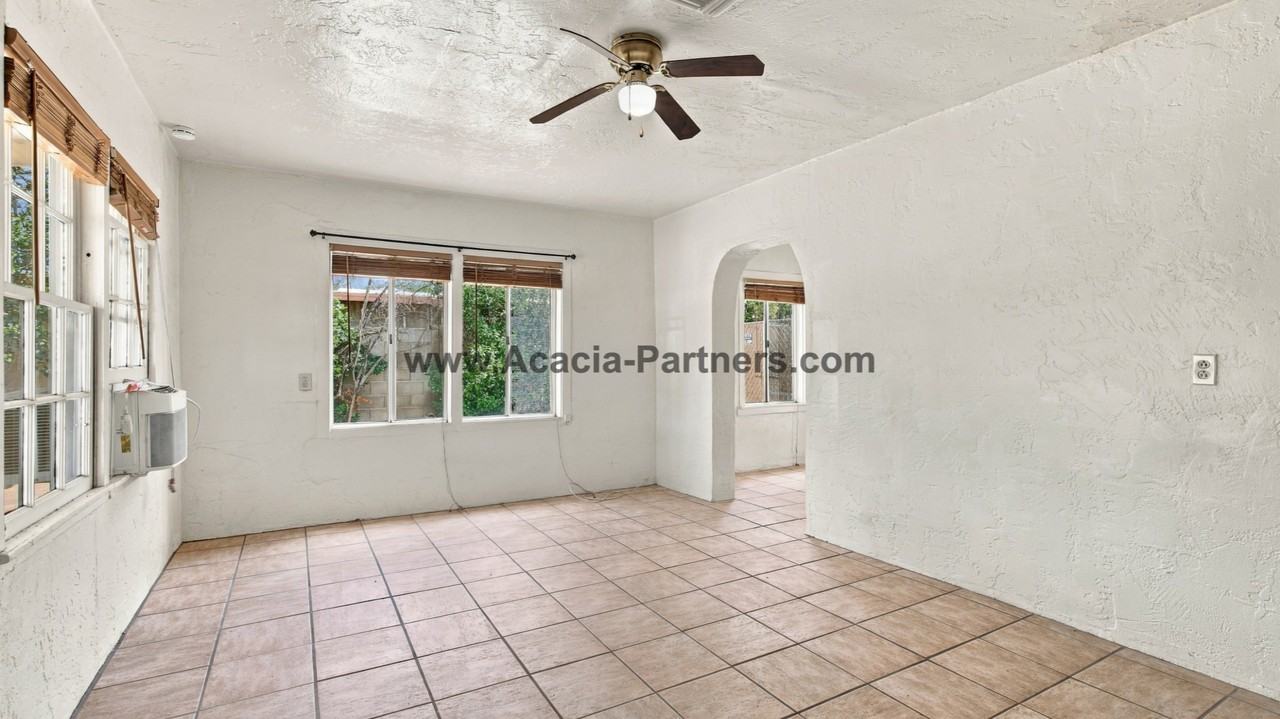 4418 E Seneca St #1 - Photo 3 of 15