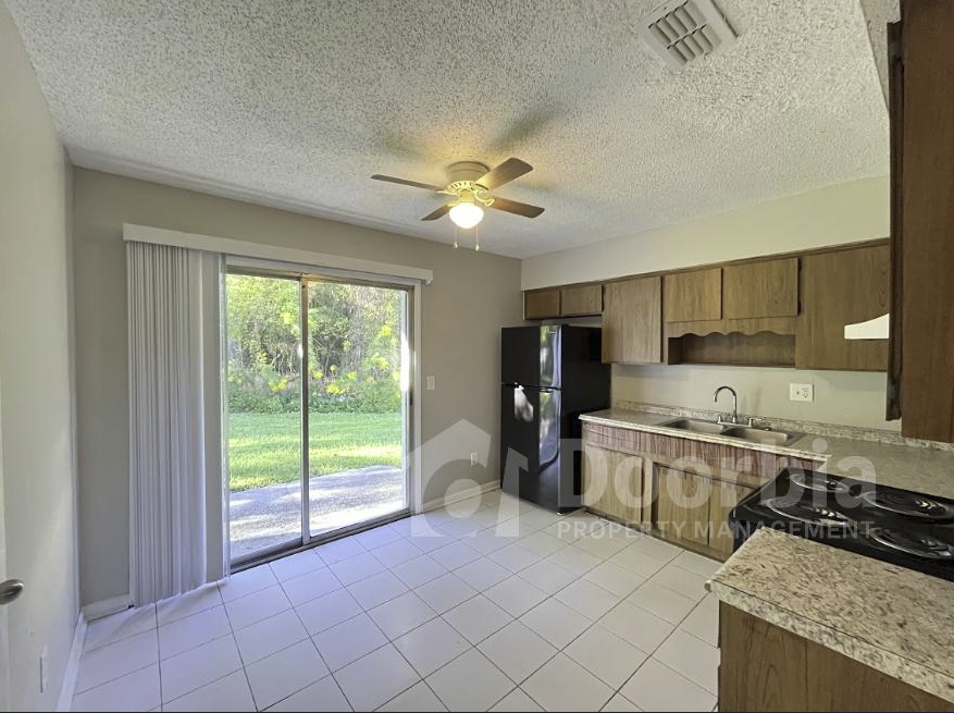 7498 Necia Dr S - Photo 5 of 14