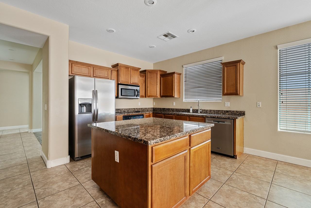 311 W Wisteria Pl - Photo 5 of 35