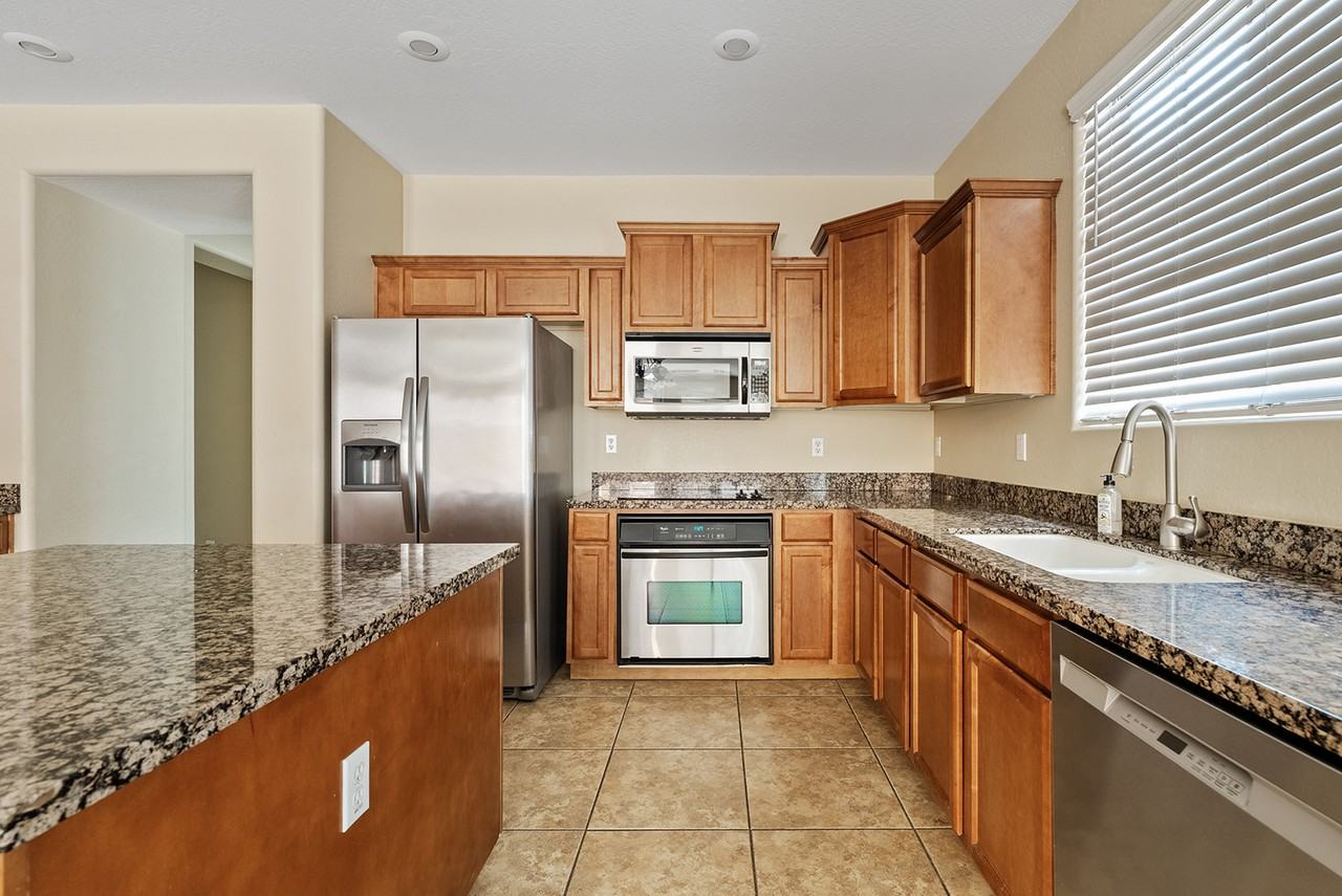 311 W Wisteria Pl - Photo 6 of 35