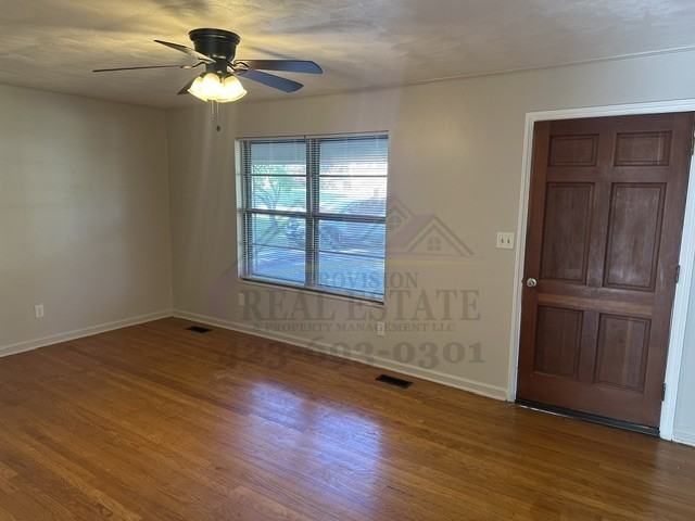 915 Haywood Dr Nw - Photo 4 of 19