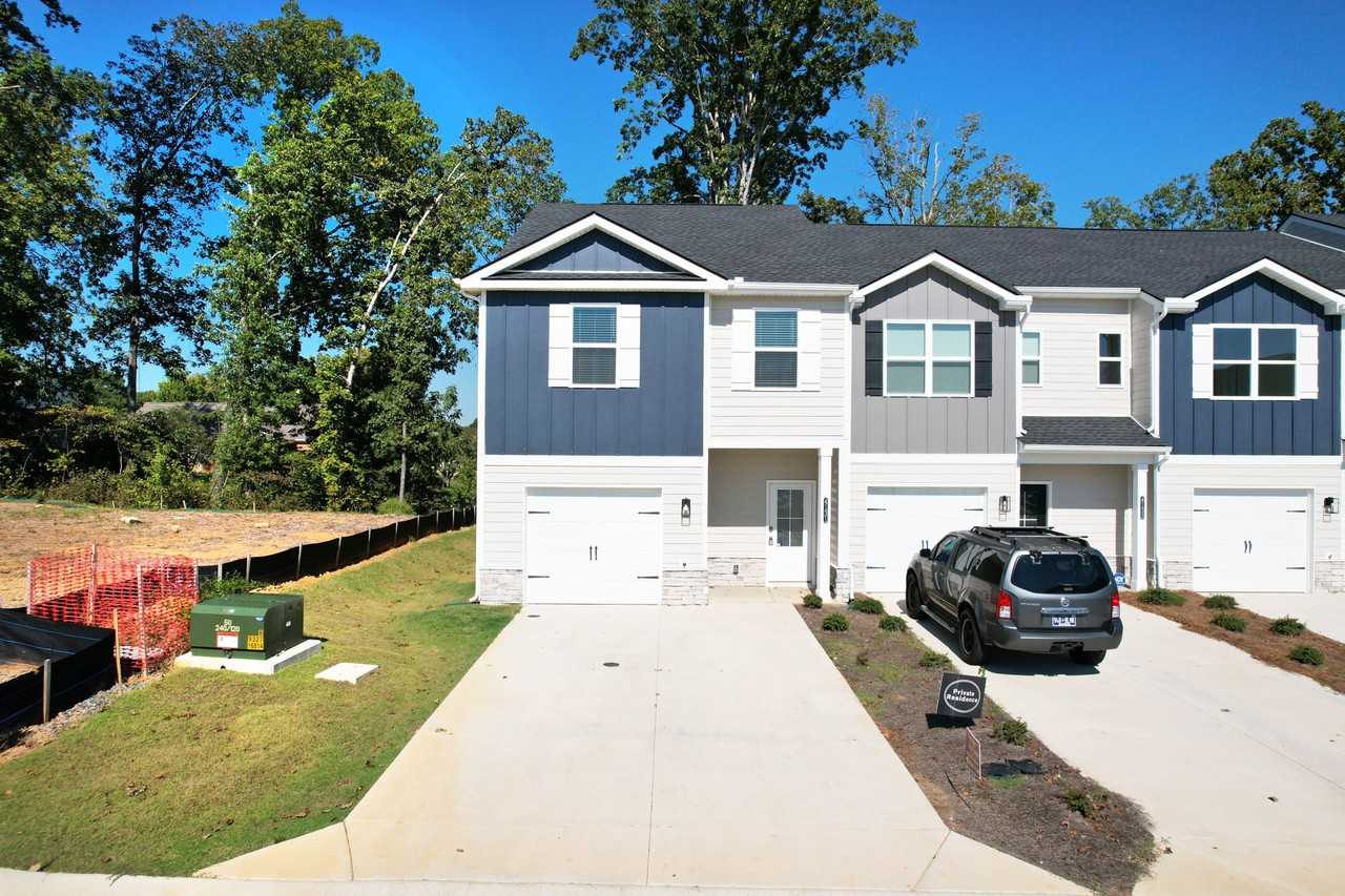 4131 Belcourt Dr Ne - Photo 2 of 27