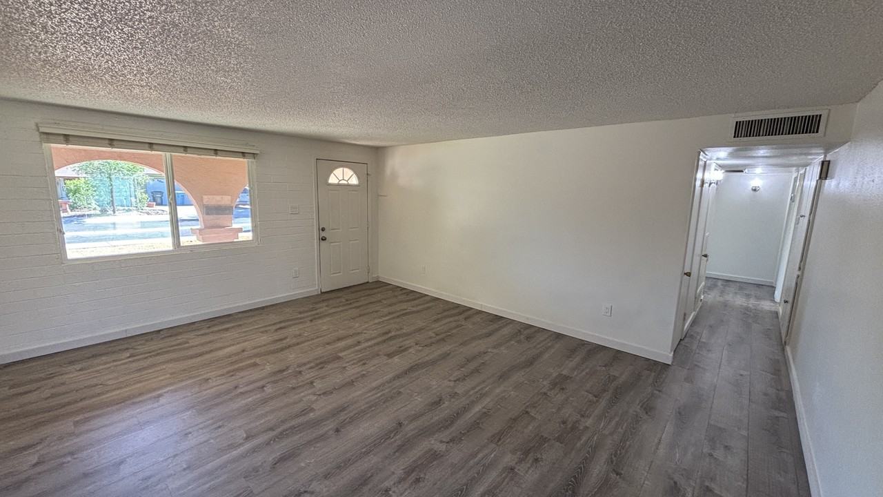 3510 E Ludlow Dr - Photo 4 of 22