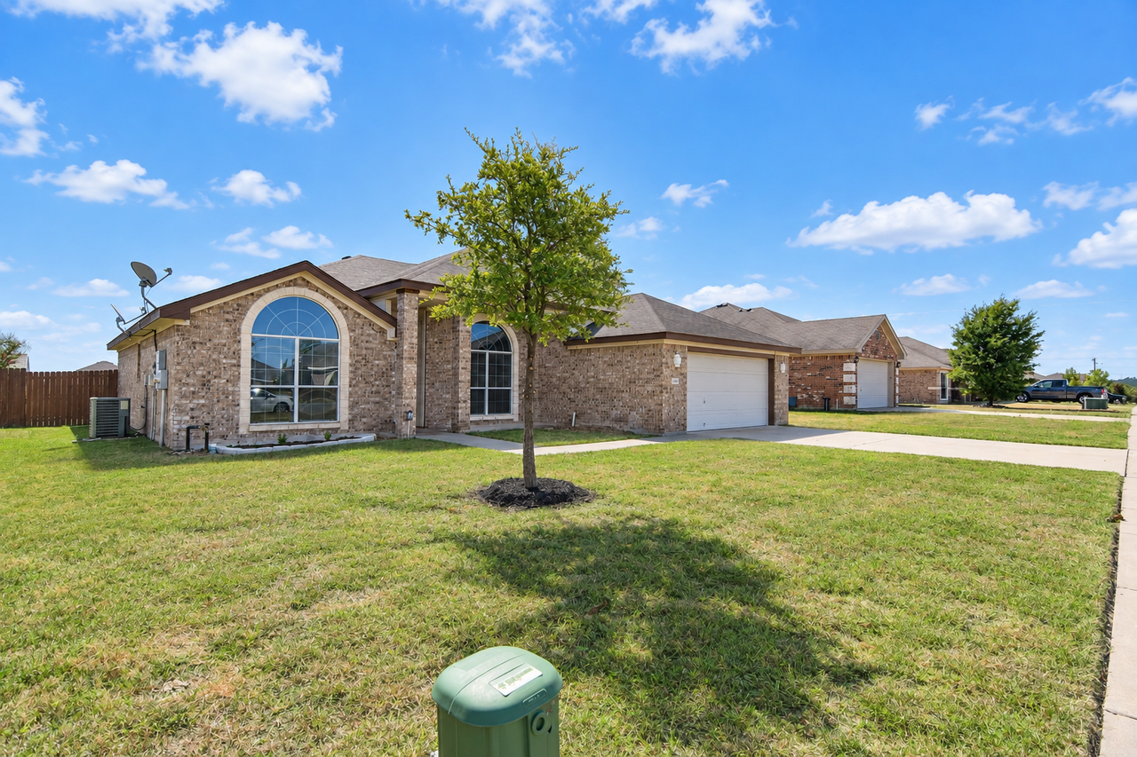 2416 Isabelle Dr - Photo 2 of 21