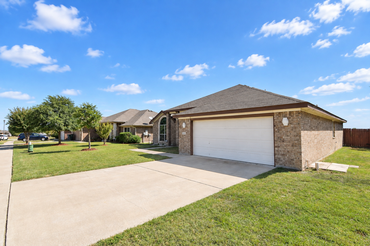 2416 Isabelle Dr - Photo 3 of 21