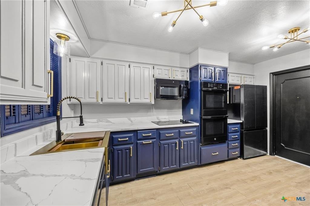 912 Tortuga Ln - Photo 2 of 25