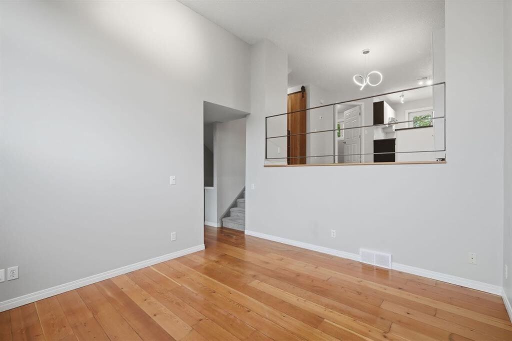 106 Inglewood Pt Se - Photo 2 of 22
