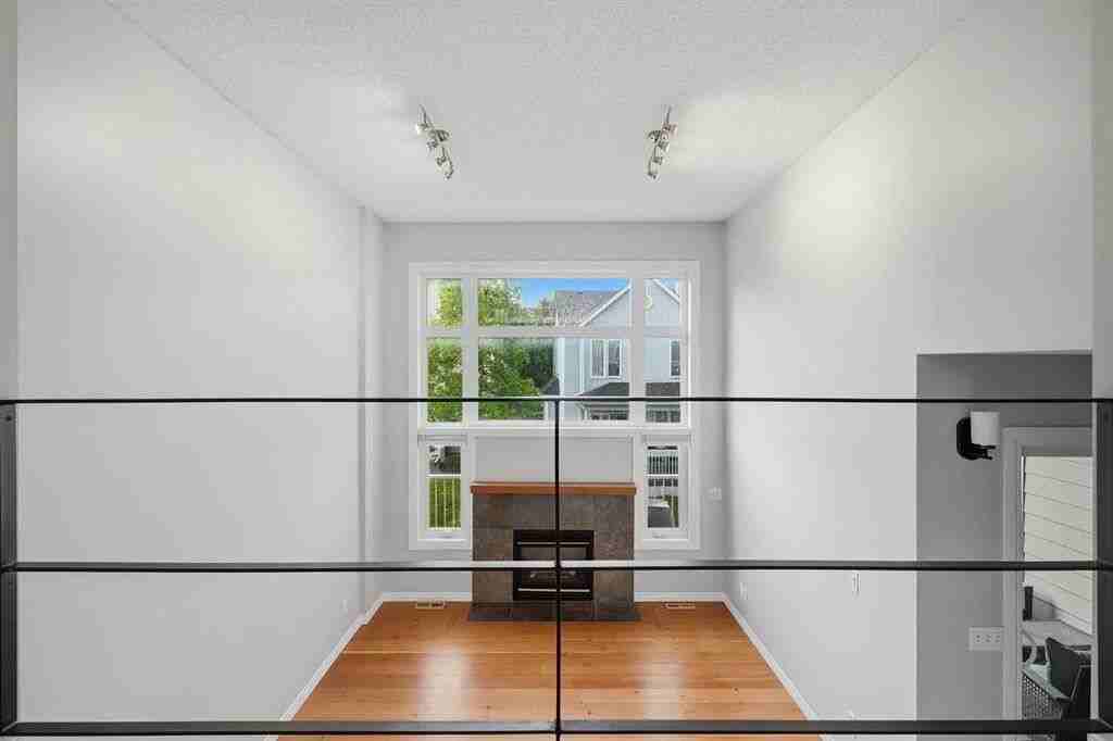 106 Inglewood Pt Se - Photo 3 of 22