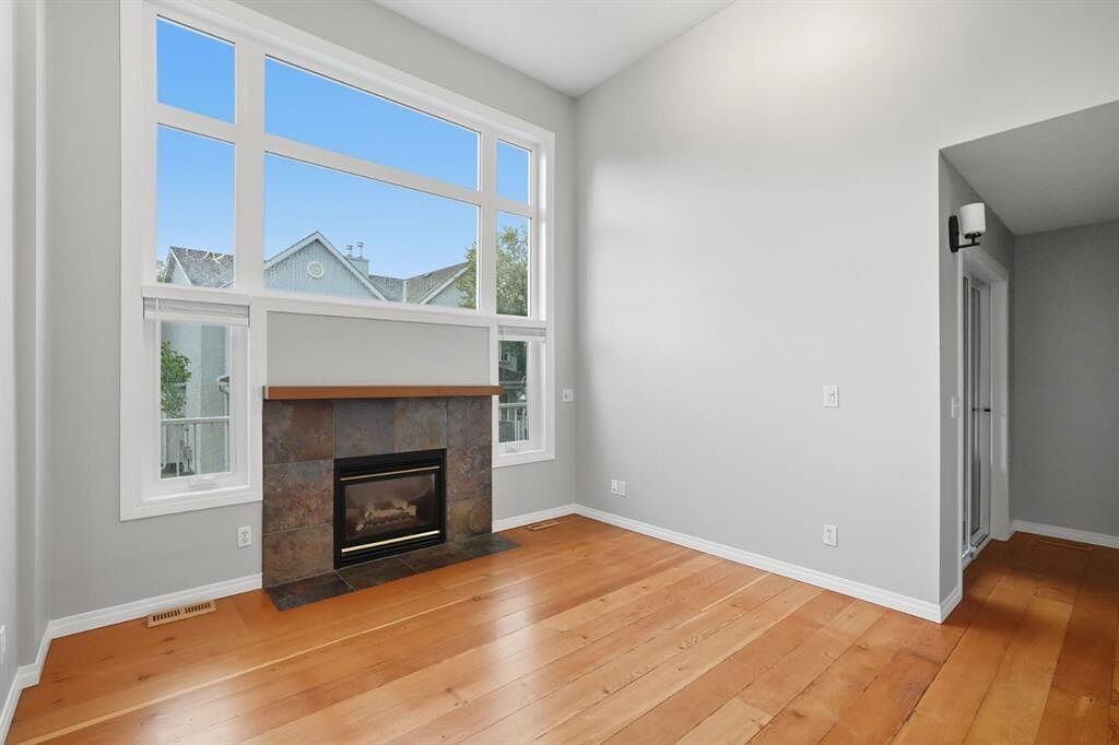 106 Inglewood Pt Se - Photo 4 of 22